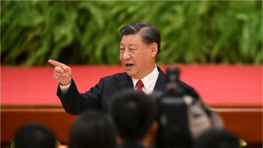Xi Jinping arată cu degetul