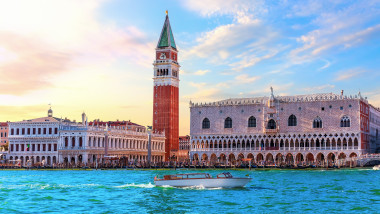 San,Marco,And,Doge's,Palace,Of,Venice,With,Many,Tourists