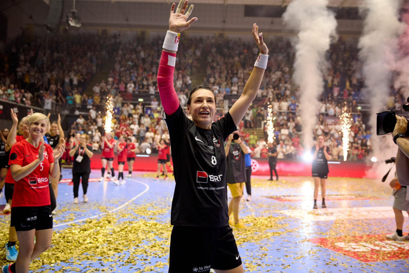 cristina neagu (7)